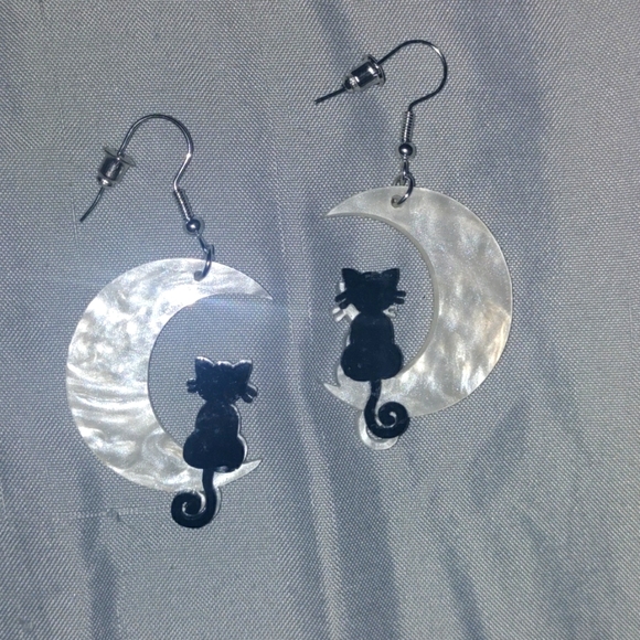 SHEIN Accessories - Cat on moon earrings
